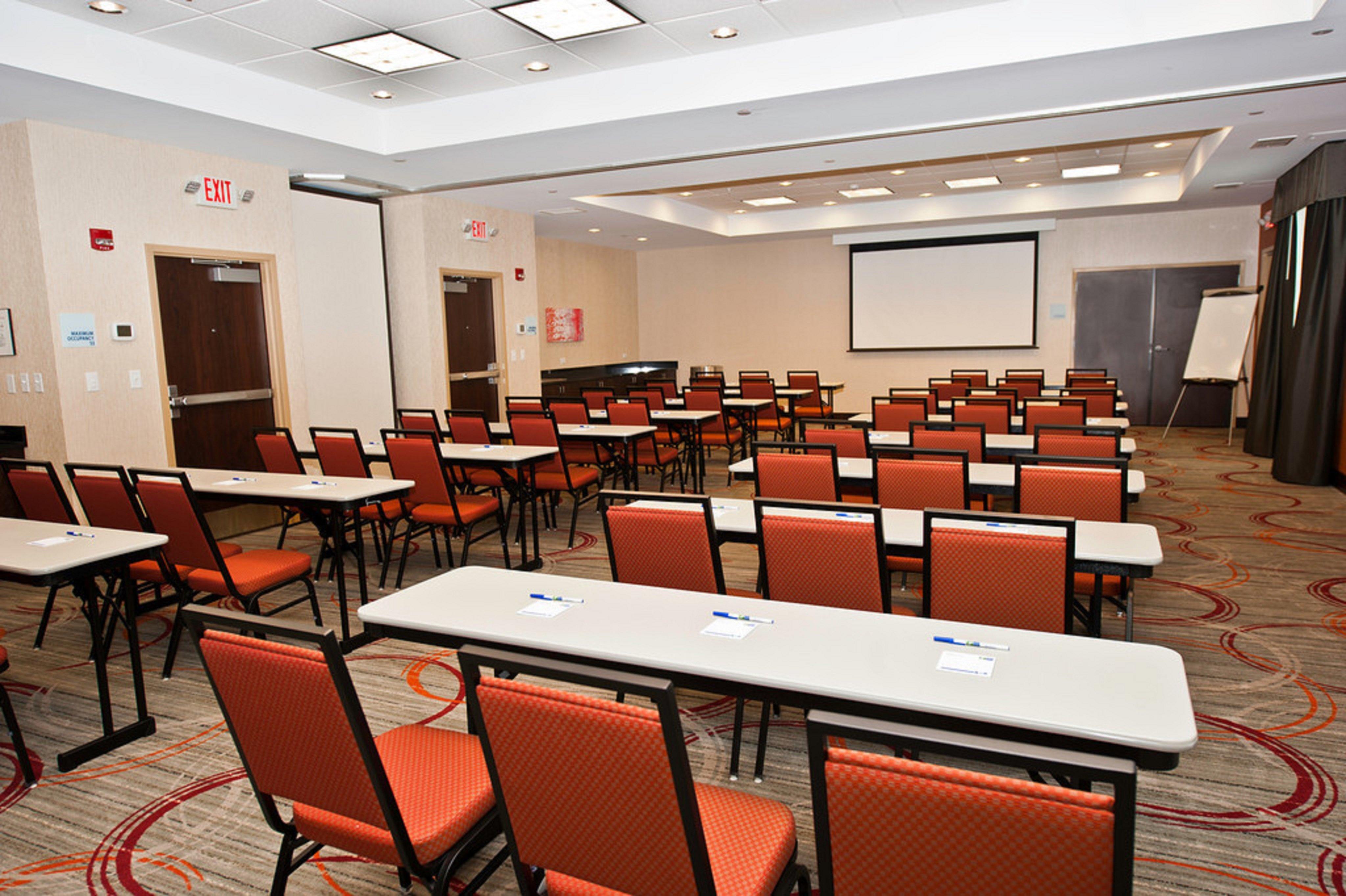 Holiday Inn Express & Suites Columbus - Easton Area By Ihg Gahanna Бизнес снимка
