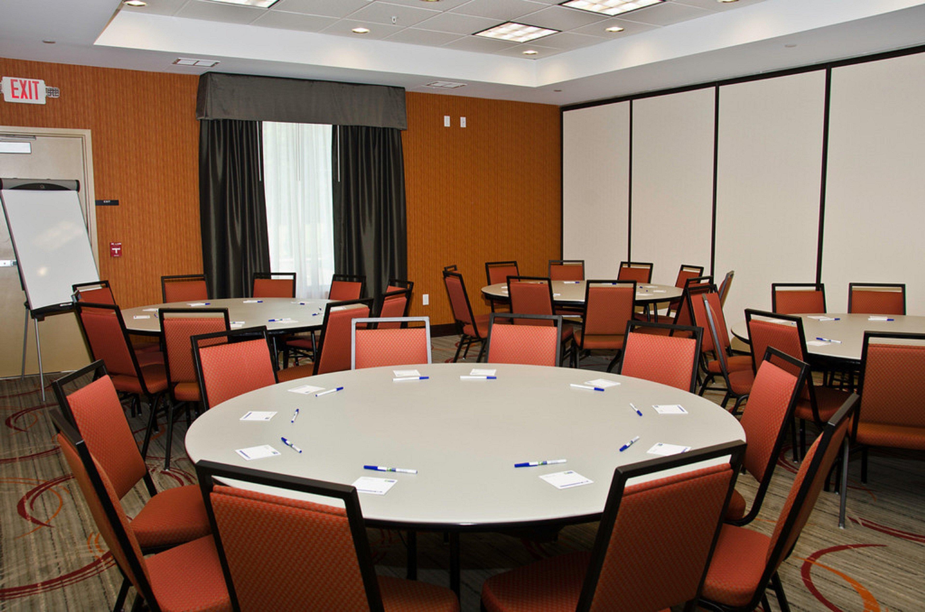 Holiday Inn Express & Suites Columbus - Easton Area By Ihg Gahanna Бизнес снимка